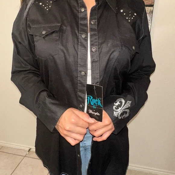 Wrangler Rock Black Studded Women's Jacket - Picture 2 of 9